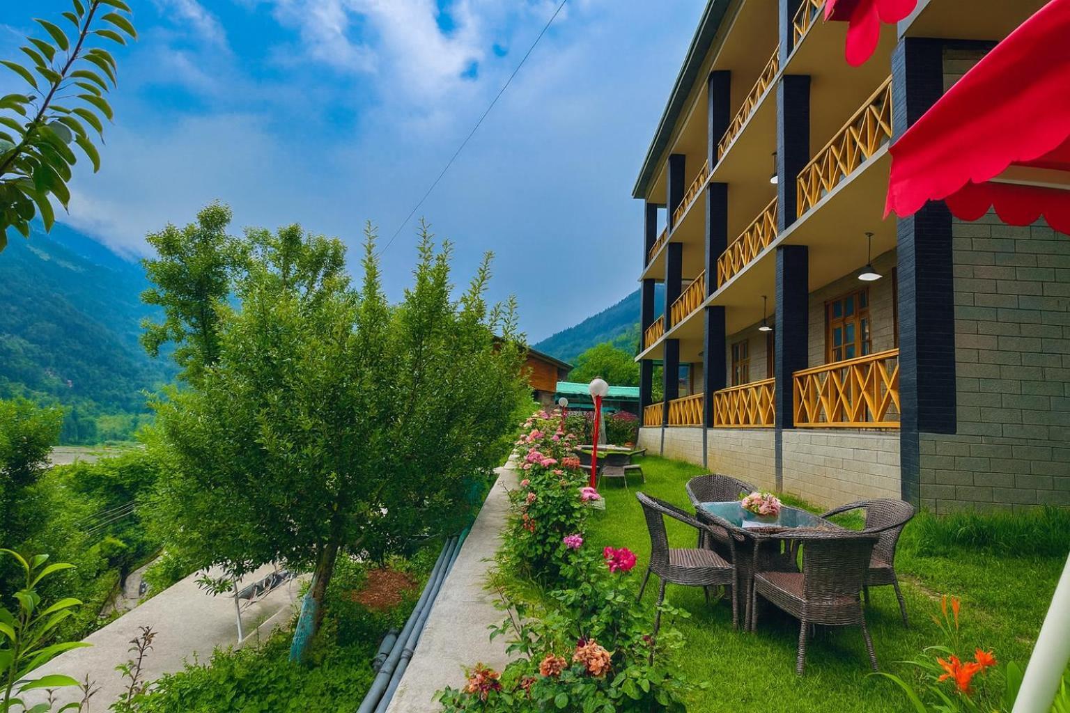 Naina Resort & Cottage, Manali - A Beautiful Wellness Boutique Resort — Photos 3
