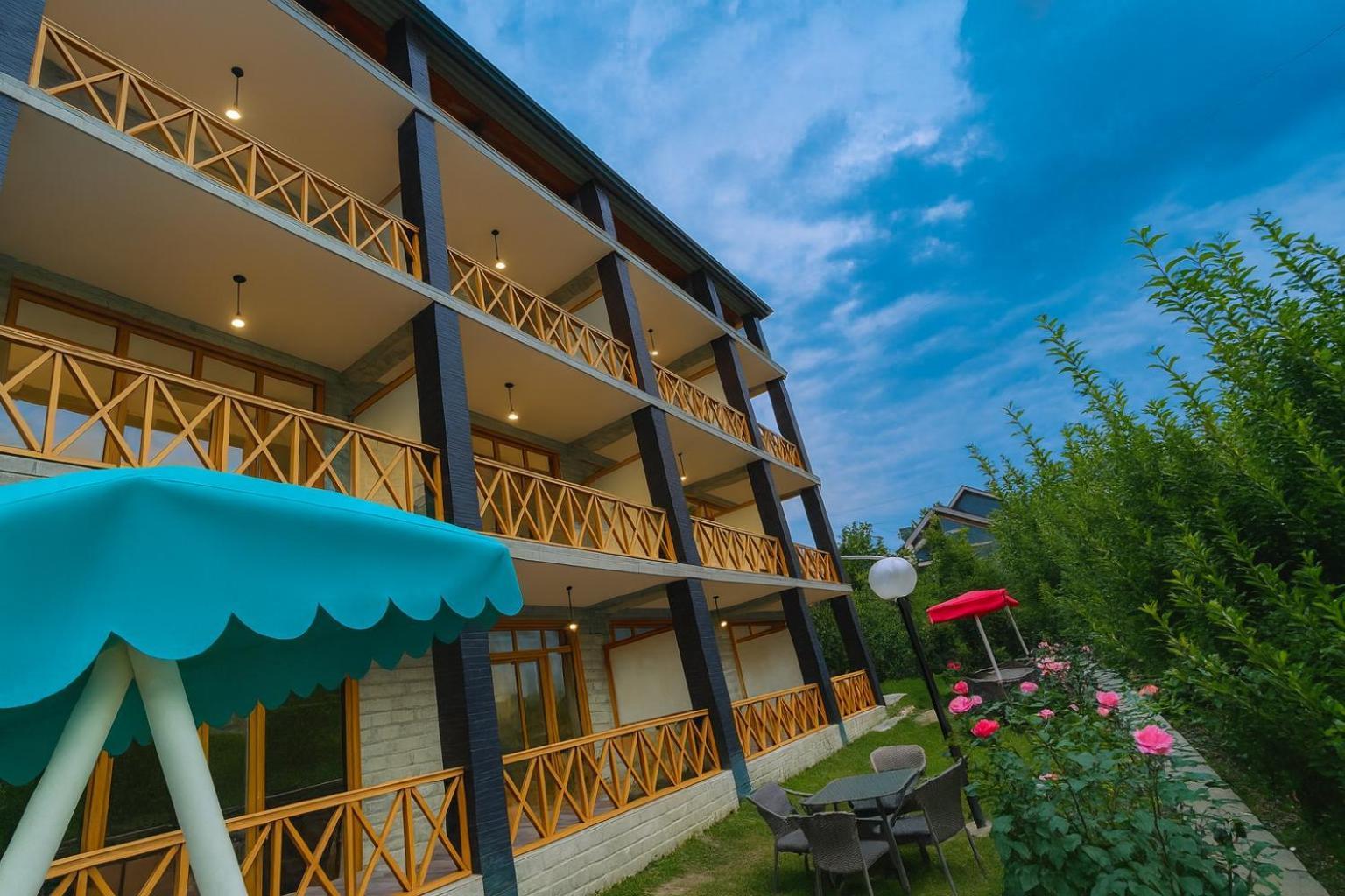Naina Resort & Cottage, Manali - A Beautiful Wellness Boutique Resort — Photos 1